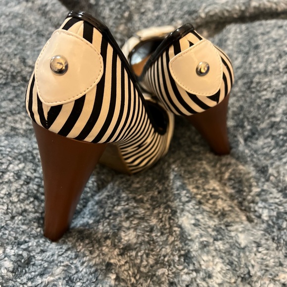 🌟NWOT!!! Pin up style platform chunky heels - Picture 5 of 5